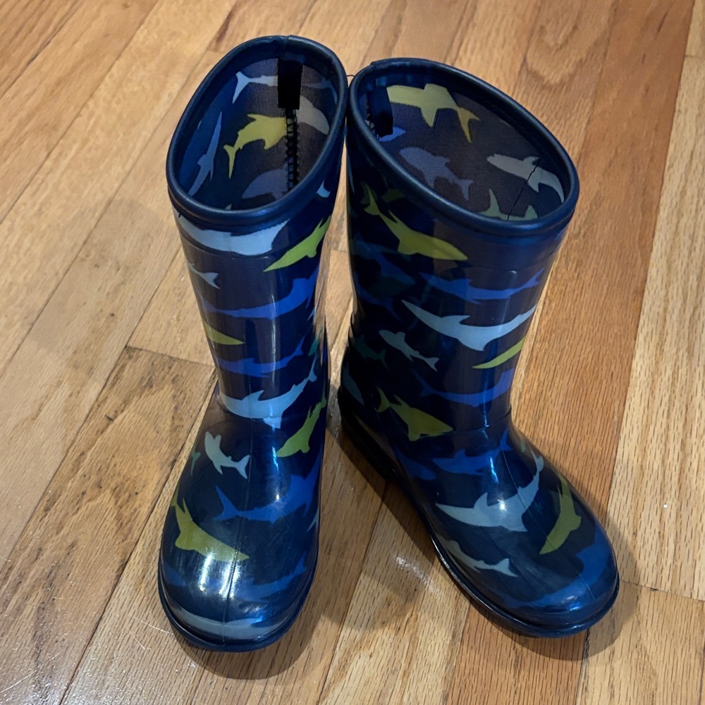 Carter’s Blue Shark Rain Boots, size 11M